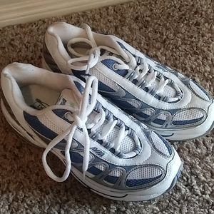 Avia Cantilever running shoe